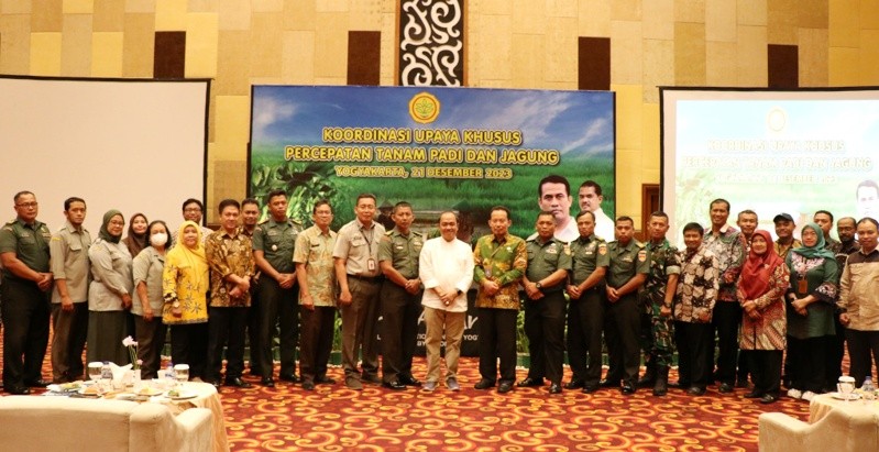 GANDENG TNI, KEMENTERIAN PERTANIAN LAKUKAN UPSUS PERCEPATAN TANAM PADI DAN JAGUNG DI YOGYAKARTA